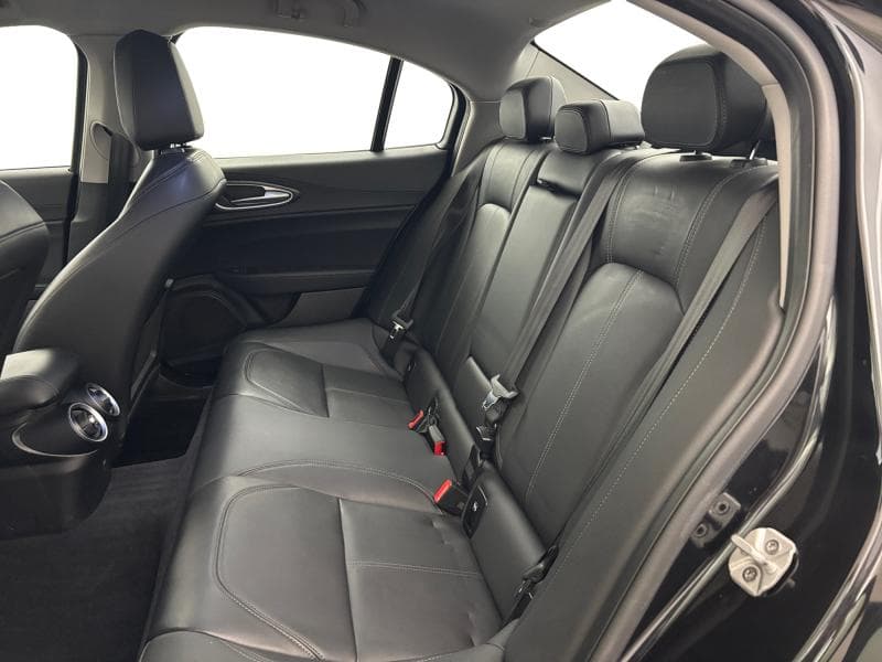 Alfa Romeo Giulia Black Tech | 2.2 TDI 160 CH | CUIR | Caméra | GPS | JA | - 26