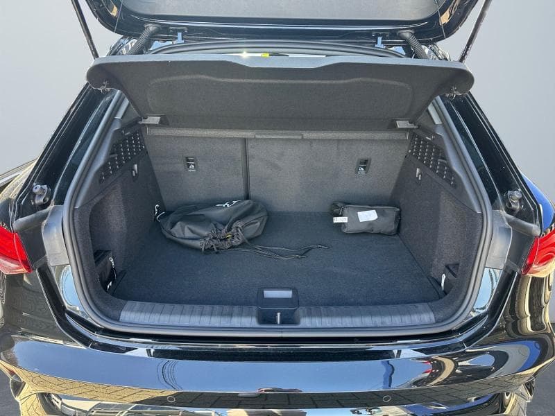 Audi A3 Sportback S-Line ext | 1.5 TFSIe 204 CV | Capteurs arr | GPS | Carplay | Sieges av chauffants | + kit hiver | kms evolutifs - 24