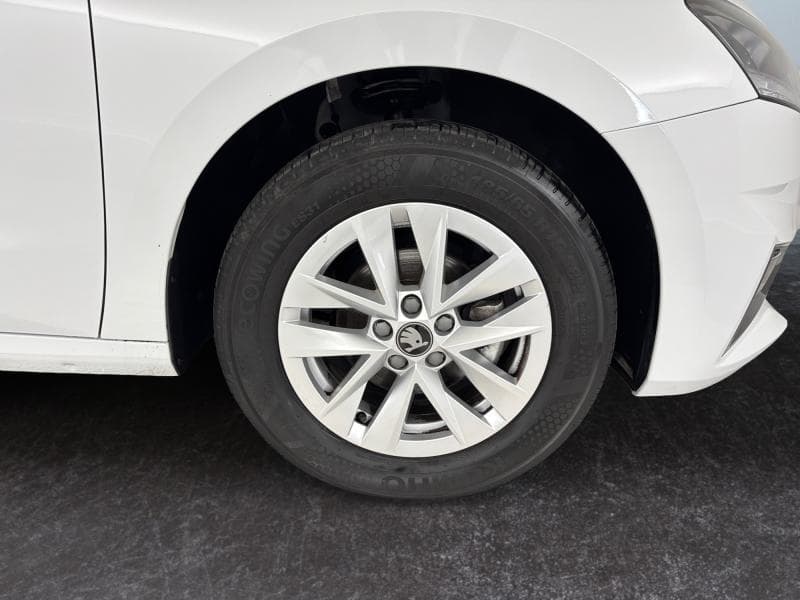 Skoda Fabia Selection | 1.0 TSI 95cv | Carplay | Clim | Capteur AR | Jantes Alu - 9