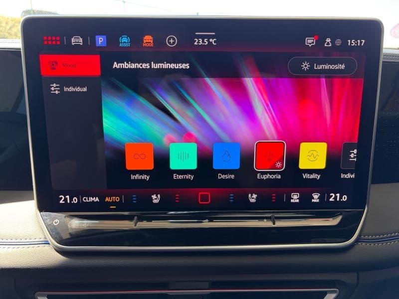 Volkswagen Tiguan R-Line | 1.5 TSI 150cv | GPS | Caméra | Toit pano | Attelage - 23