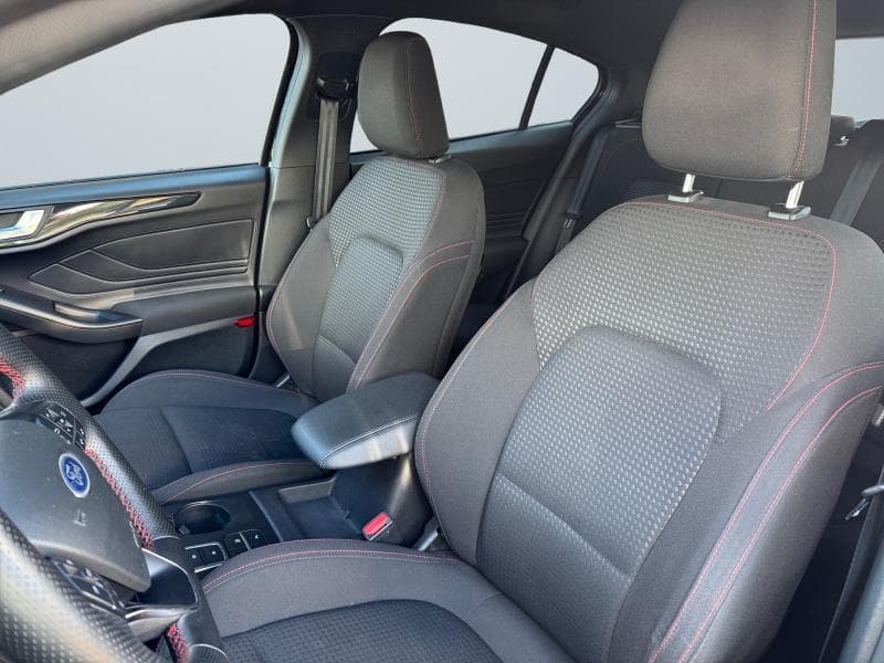 Ford Focus ST-Line | 1.0 EcoBoost 125cv | GPS | Bluetooth | Caméra | Capteurs Av & Arr - 11