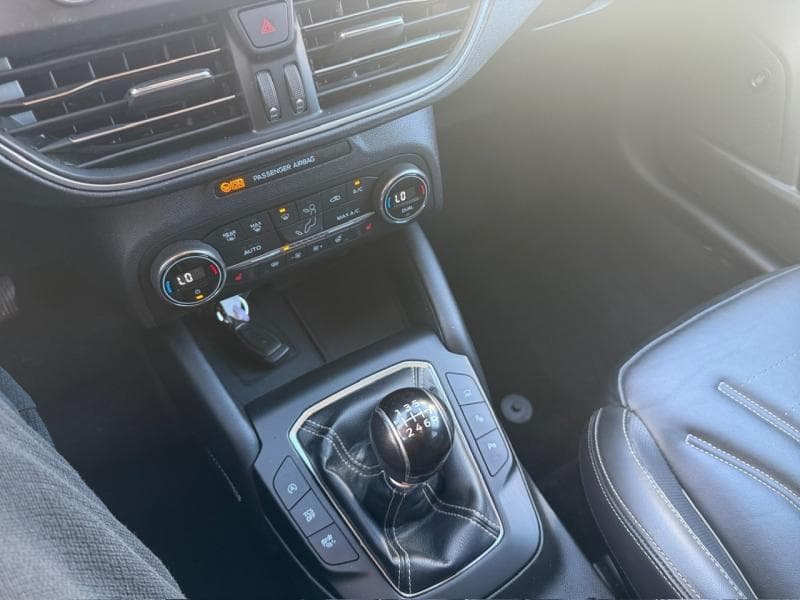 Ford Focus Vignale | 1.0 EcoBoost 125cv | Caméra | GPS | Attelage | Sièges Av chauffants - 21
