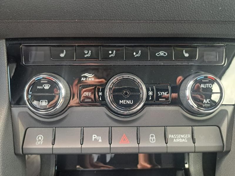 Skoda Karoq Selection | 1.0 TSI 115cv | Carplay | Caméra | Clim auto | Sièges AV chauffants - 24
