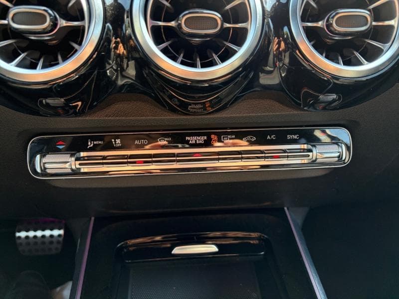 Mercedes-Benz GLB 180 Pack AMG | 1.3 136cv | 7 Places | Carplay | Caméra | Attelage - 28