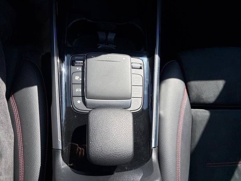 Mercedes-Benz GLB 180 Pack AMG | 1.3 136cv | 7 Places | Carplay | Caméra | Attelage - 29