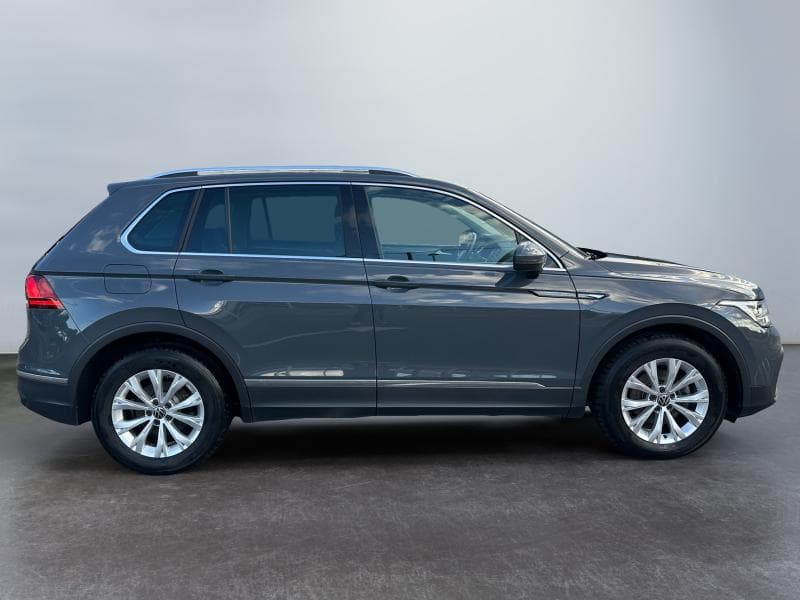 Volkswagen Tiguan 2.0 TDI 150HP | Caméra | Car Play | Attelage | - 4