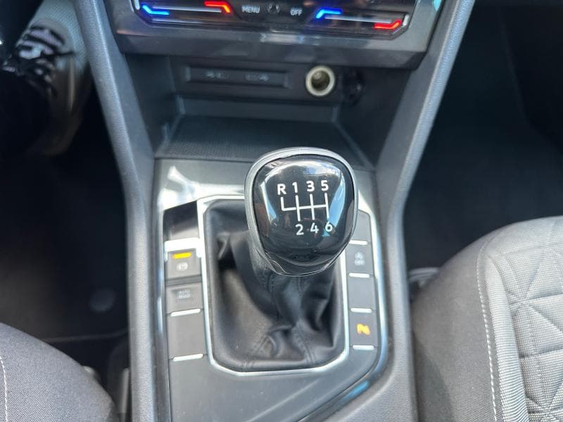 Volkswagen Tiguan 2.0 TDI 150HP | Caméra | Car Play | Attelage | - 24