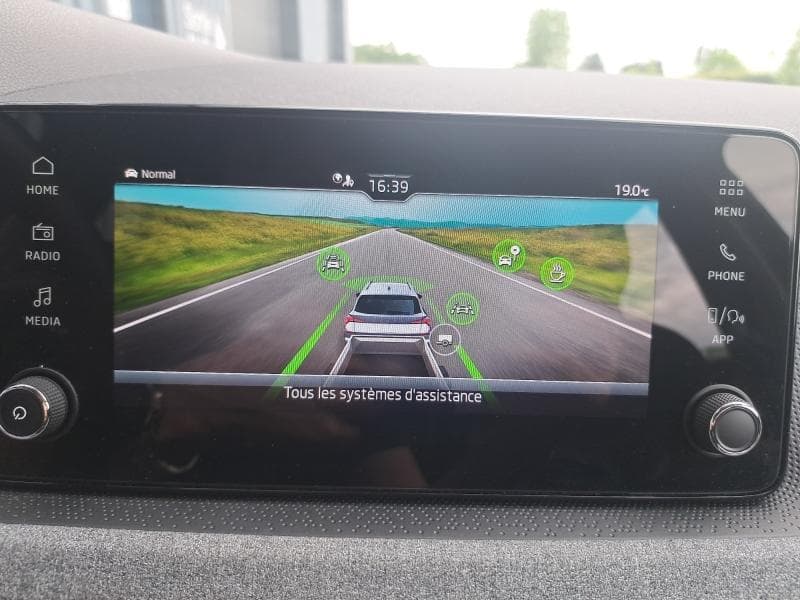 Skoda Kamiq Selection | 1.0 TSI 115cv | Carplay | Camera | Led Matrix | Attelage - 23