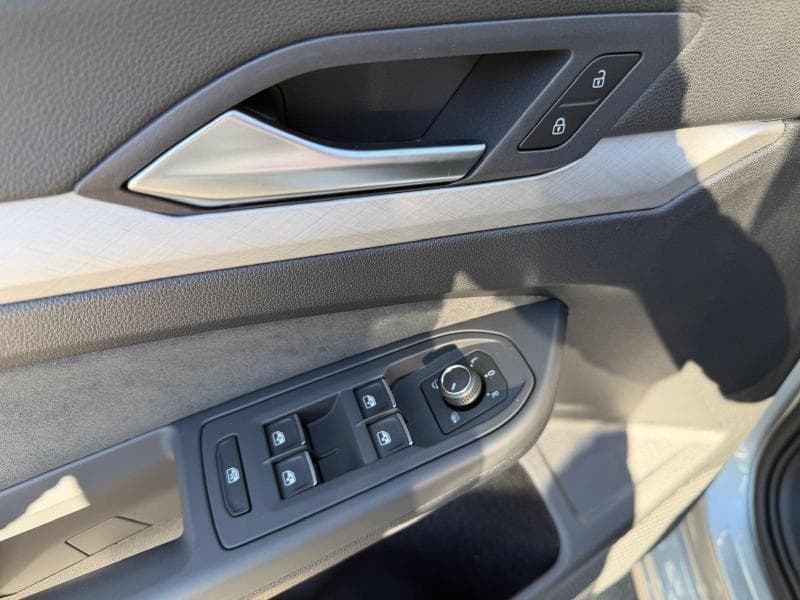 Volkswagen Golf VIII Life Business | 1.5 eTSI 116 CV | Boite auto | Camera | GPS | Sieges av chauffants | + kit hiver | kms evolutifs - 24