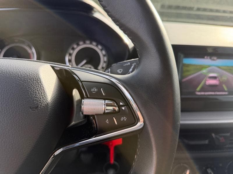 Skoda Fabia Active | 1.0 MPi 65 cv | Clim | Capteurs arr | Carplay | Bluetooth - 19