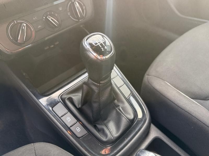 Skoda Fabia Active | 1.0 MPi 65 cv | Clim | Capteurs arr | Carplay | Bluetooth - 26