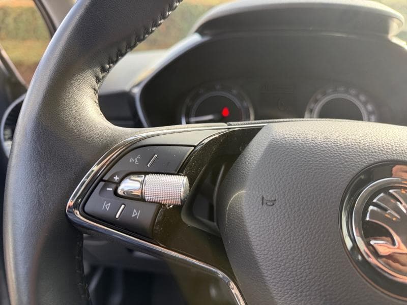 Skoda Fabia Active | 1.0 MPi 65 cv | Clim | Capteurs arr | Carplay | Bluetooth - 16