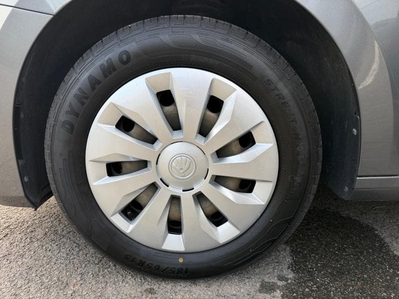 Skoda Fabia Active | 1.0 MPi 65 cv | Clim | Capteurs arr | Carplay | Bluetooth - 28