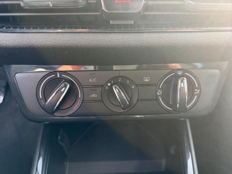 Skoda Fabia Active | 1.0 MPi 65 cv | Clim | Capteurs arr | Carplay | Bluetooth - 25