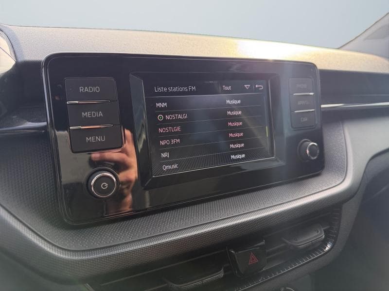 Skoda Fabia Active | 1.0 MPi 65 cv | Clim | Capteurs arr | Carplay | Bluetooth - 24