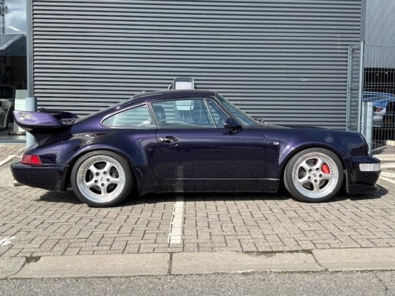 Porsche 911 Carrera 4 TURBO-LOOK - 3