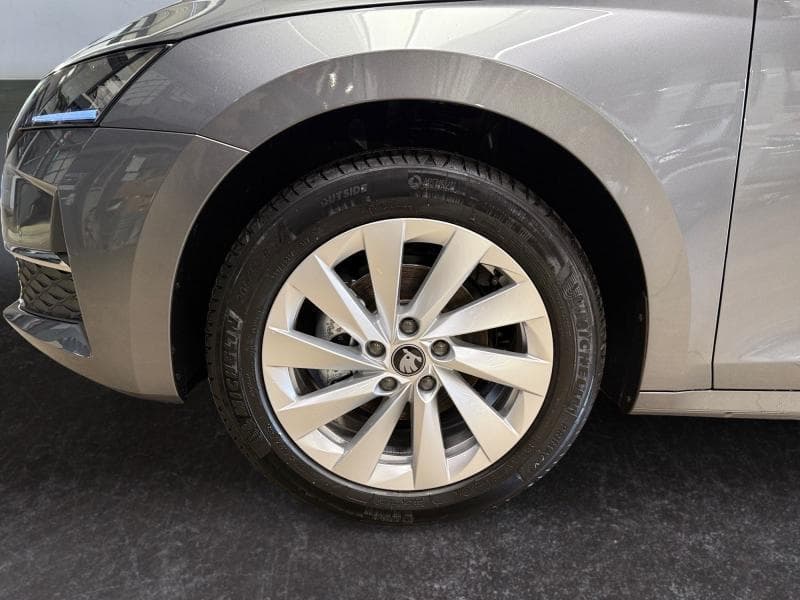 Skoda Octavia Corporate | 1.5 TSI 115cv | Carplay | Camera | Toit ouvrant pano | GPS - 9