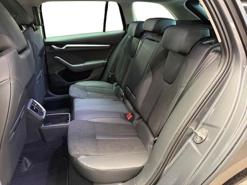 Skoda Octavia Corporate | 1.5 TSI 115cv | Carplay | Camera | Toit ouvrant pano | GPS - 10