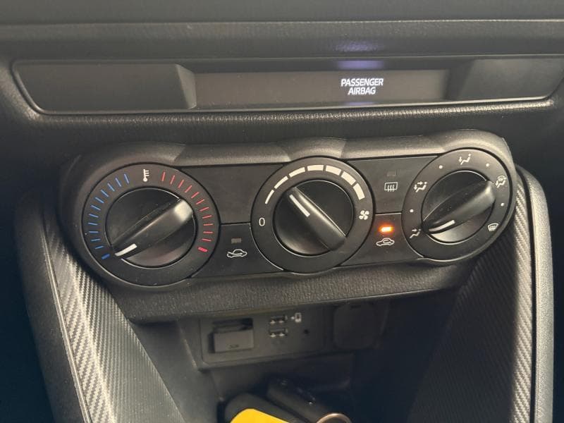 Mazda 2 2 | 1.5 essence 75cv | GPS | Bluetooth - 23