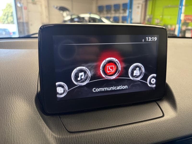 Mazda 2 2 | 1.5 essence 75cv | GPS | Bluetooth - 18