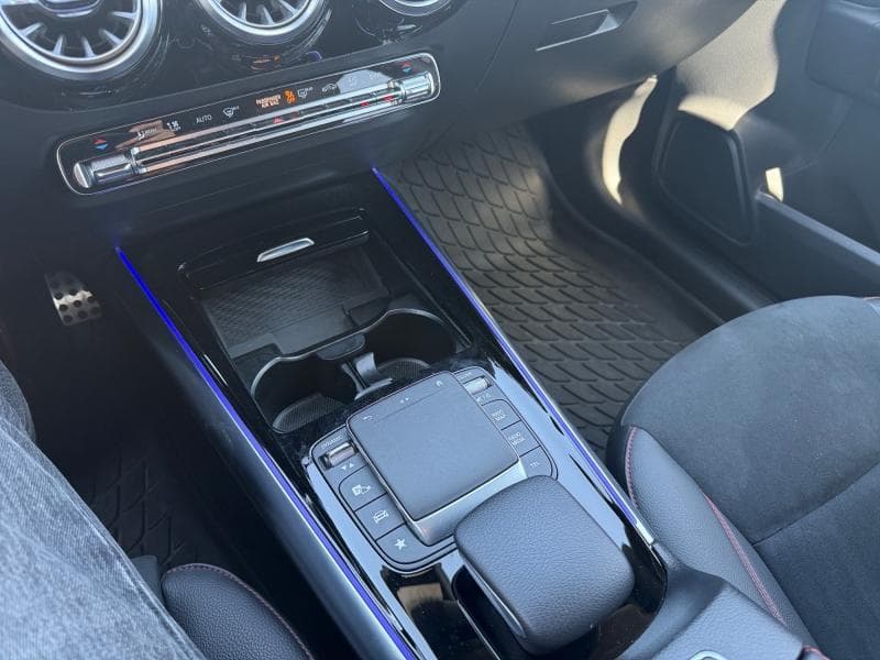 Mercedes-Benz GLA 180 GLA 180D 116cv | pack amg | camera arr | bluetooth | - 21