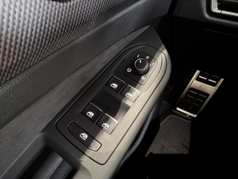 Volkswagen Golf VIII R-Line Business Premium - Phare Matrix - Harman Kardon - KIT HIVER SUR JANTES ALU - 25