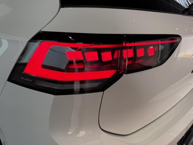 Volkswagen Golf VIII R-Line Business Premium - Phare Matrix - Harman Kardon - KIT HIVER SUR JANTES ALU - 19