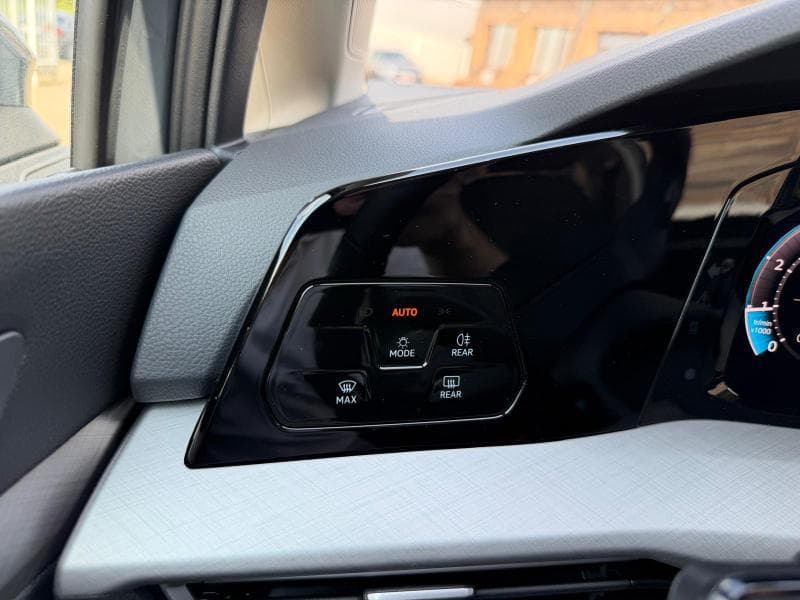 Volkswagen Golf VIII Life Business - Climatronic - KIT HIVER - 20