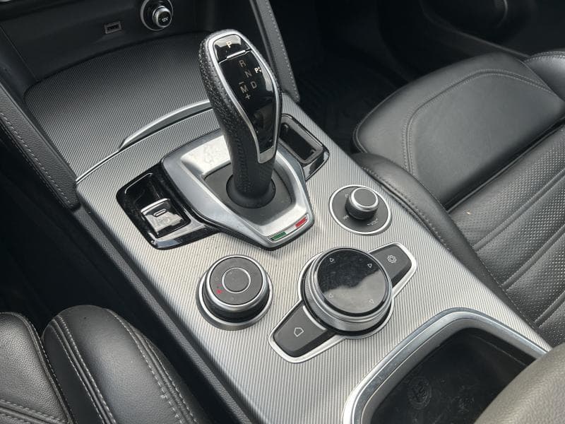 Alfa Romeo Stelvio Sprint | 2.2 diesel 160 CV | Camera | Toit ouvrant et pano | Sieges av et volant chauffants | GPS - 21