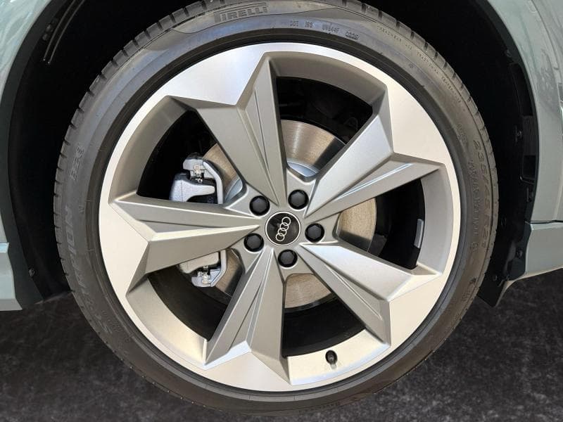 Audi Q4 e-tron suv - 4