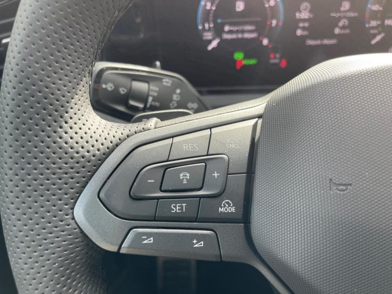 Volkswagen Tiguan R-Line | 1.5 ETSI 150CH | Cuir | Toit Ouvrant | Attelage | Caméra 360 | - 13