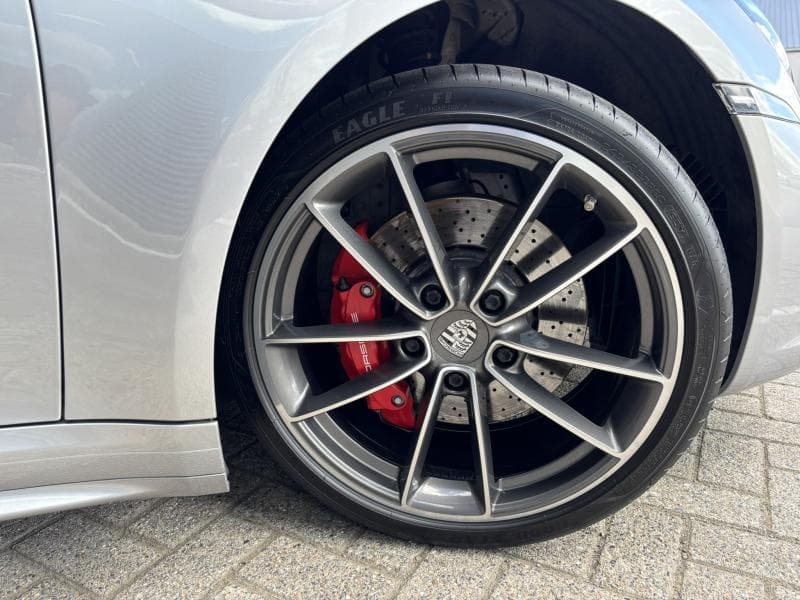 Porsche 911 Carrera S Cabriolet - 16