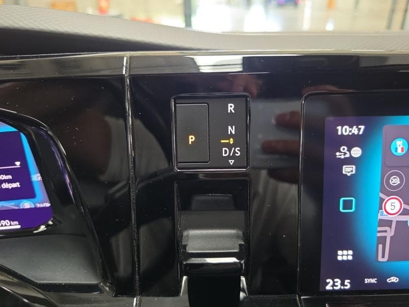 Volkswagen T7 Multivan Life | 2.0 TDi 150 cv | 7 places | GPS | Toit pano | Carplay | Camera | Attache remorque - 29