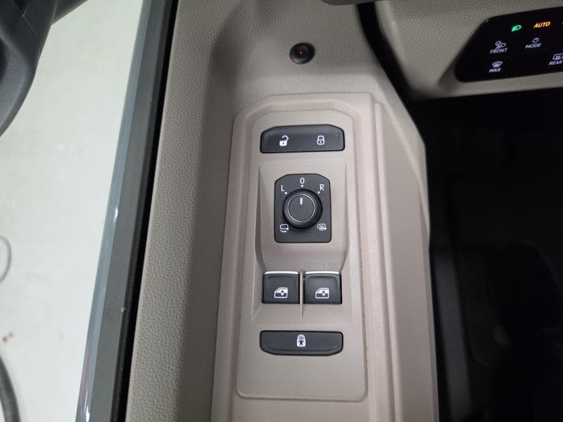 Volkswagen T7 Multivan Life | 2.0 TDi 150 cv | 7 places | GPS | Toit pano | Carplay | Camera | Attache remorque - 32