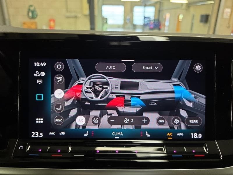 Volkswagen T7 Multivan Life | 2.0 TDi 150 cv | 7 places | GPS | Toit pano | Carplay | Camera | Attache remorque - 28