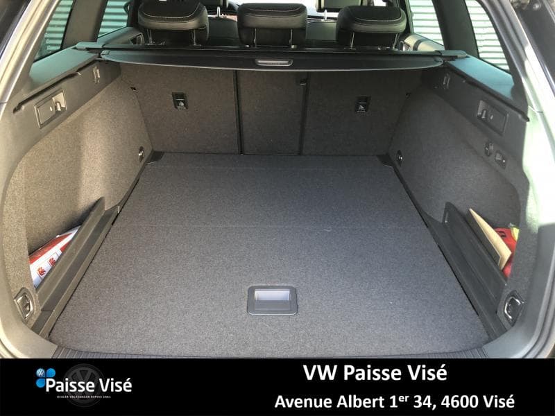 Volkswagen Passat Variant R-LINE - 30