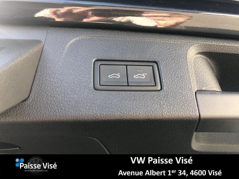 Volkswagen Passat Variant R-LINE - 33