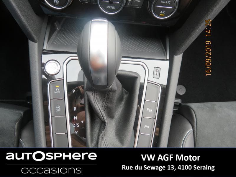 Volkswagen Passat Elegance Business - 24