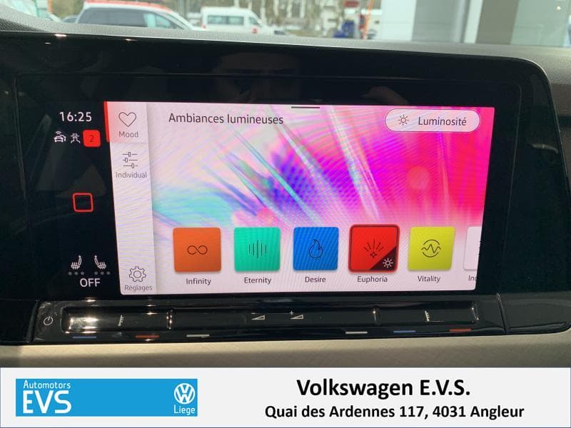 Volkswagen Golf Life 1st Edition - 13