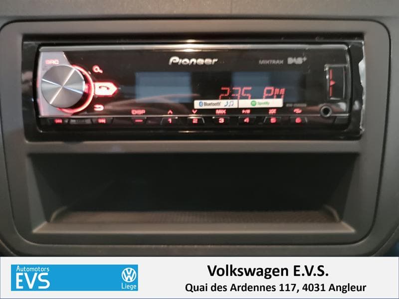 Volkswagen Caddy Fourgon - 19