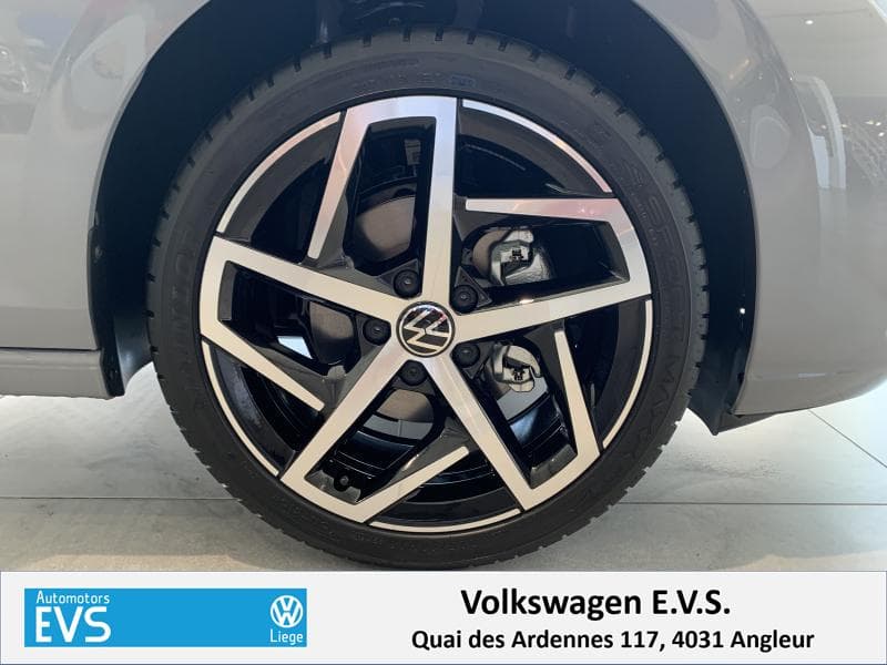 Volkswagen Golf Life - 10