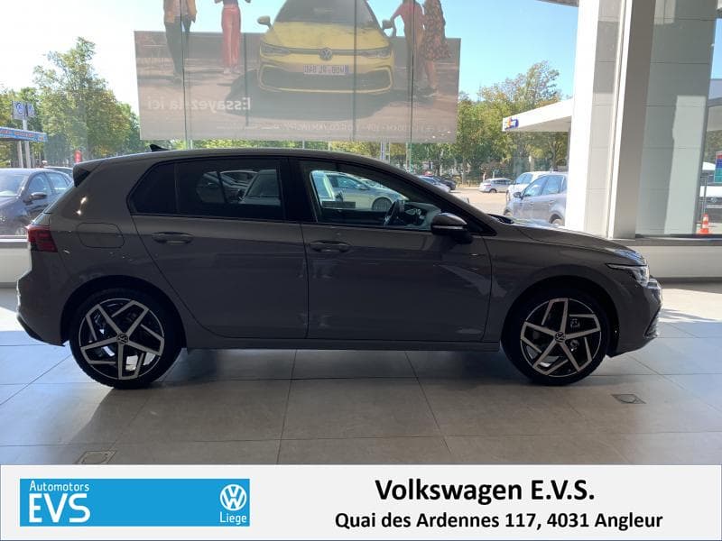 Volkswagen Golf Life - 4