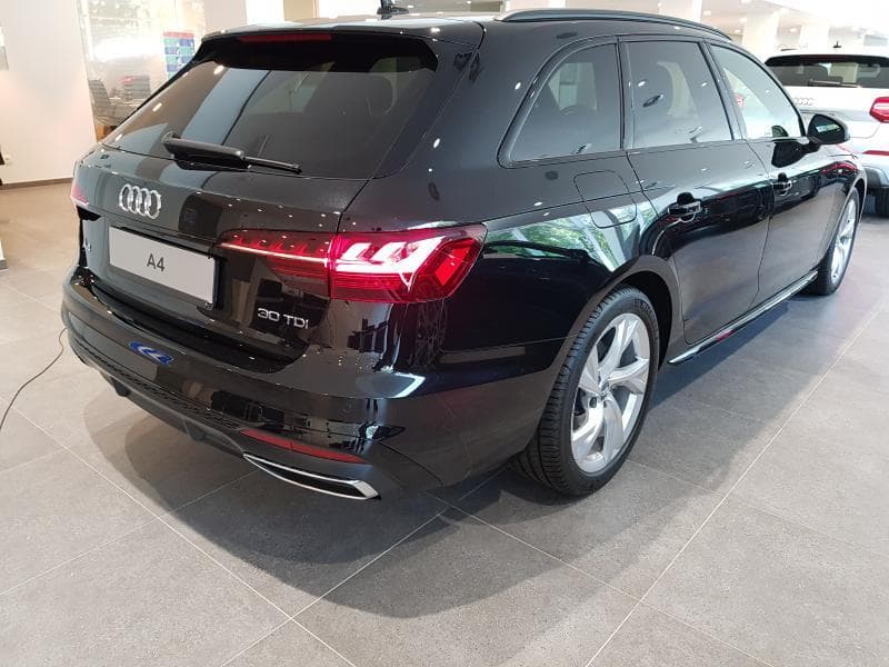 Audi A4 S Line - 3