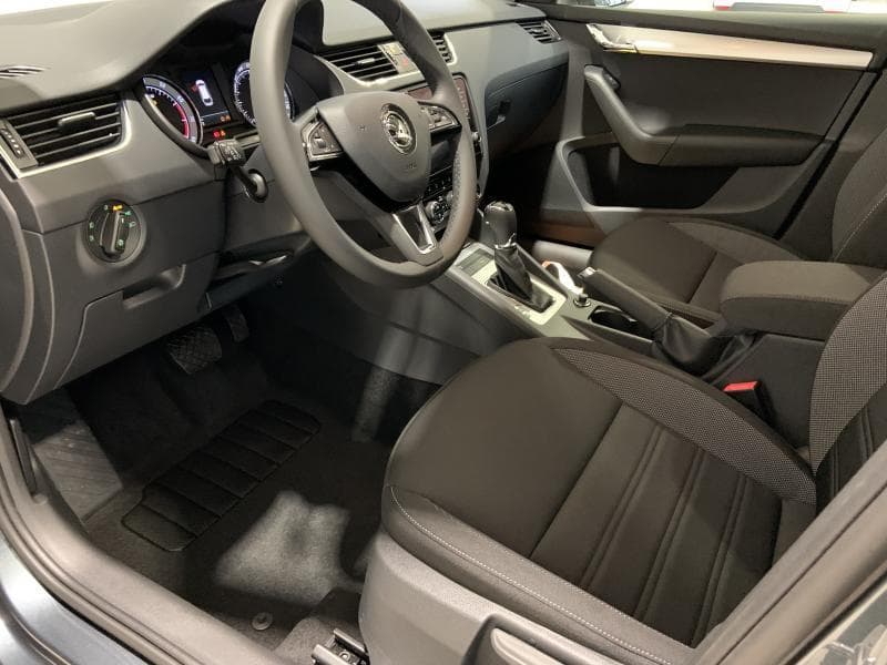Skoda Octavia Park pilot/CA/BT - 12