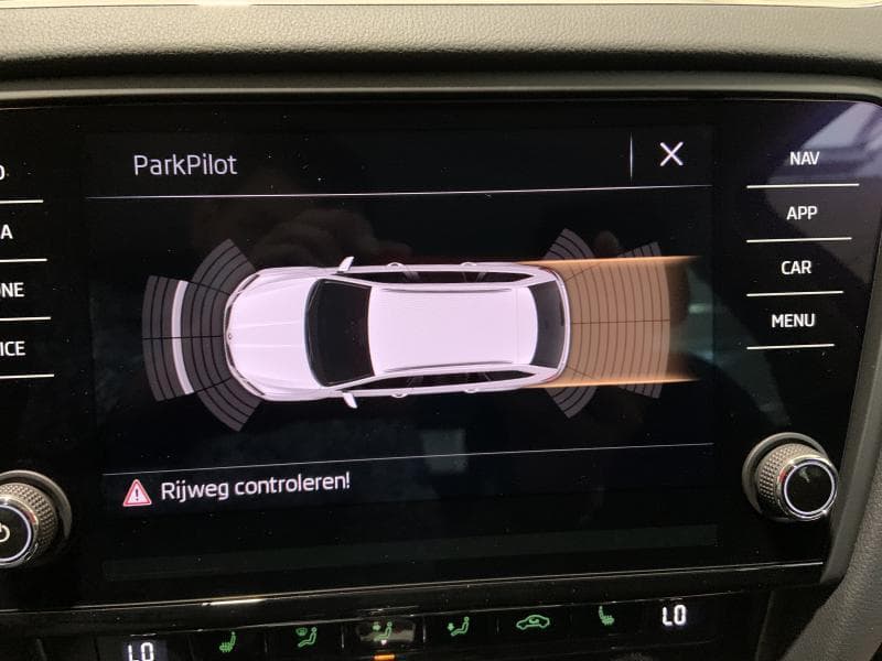 Skoda Octavia Park pilot/CA/BT - 23