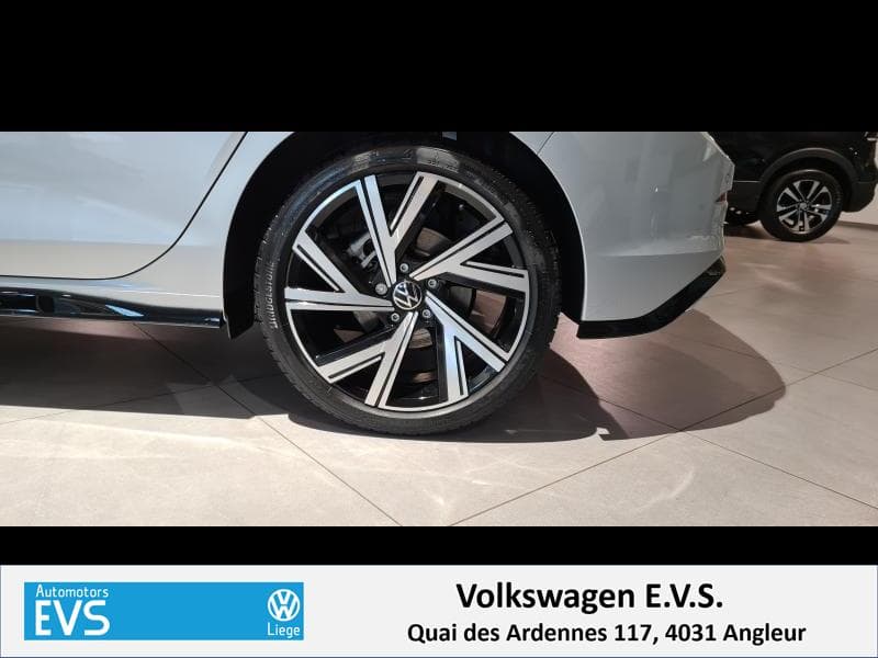 Volkswagen Golf R-Line - en commande - 8
