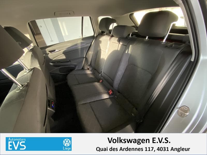 Volkswagen Golf Variant Life - 11