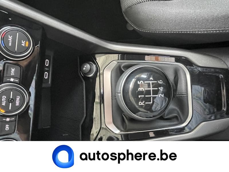 Volkswagen T-Roc Style 1.0TSi 110cv - Toit pano/GPS/Caméra - 24