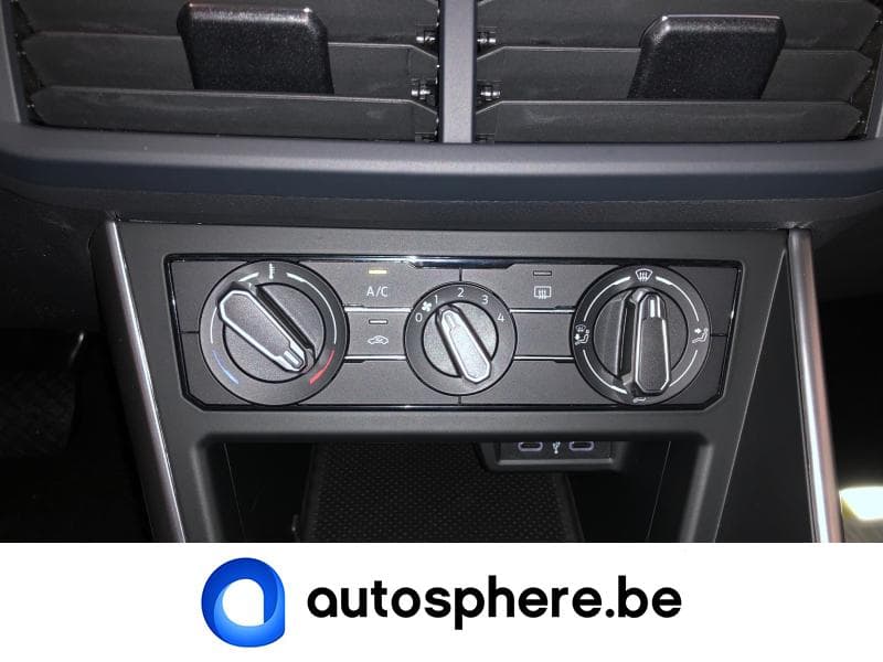 Volkswagen Polo Life - 24
