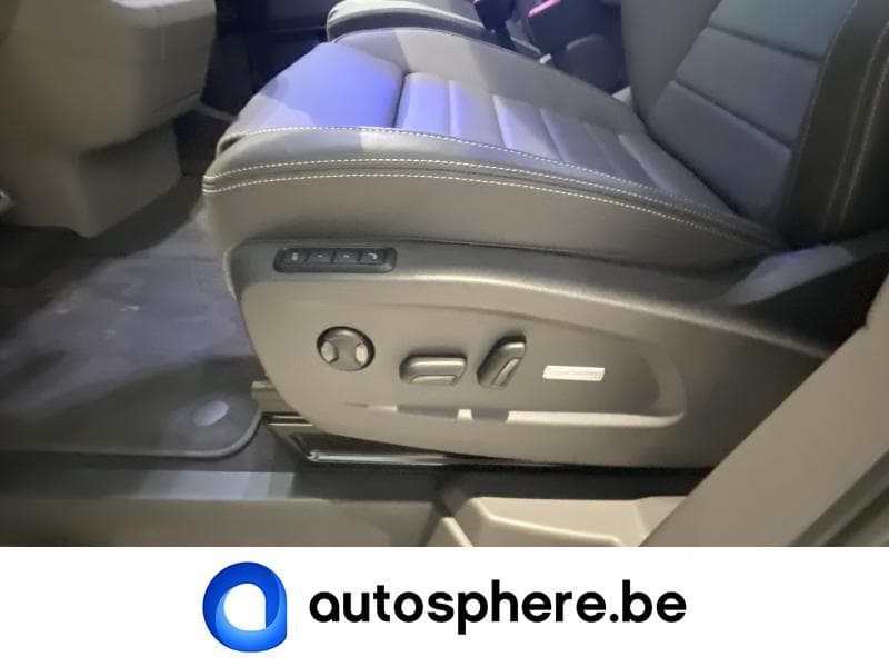 Volkswagen T7 Multivan STYLE*HYBRIDE*6PLACES++++ - 10